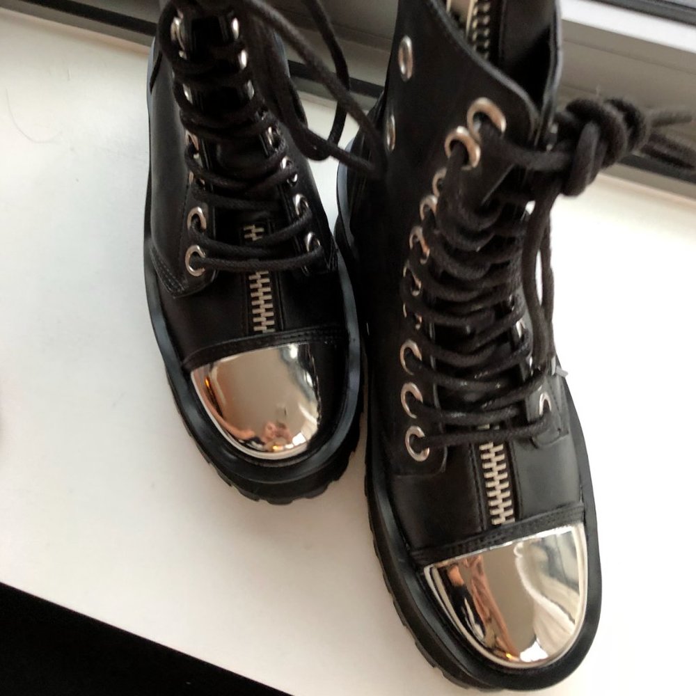 NEW Demonia Gravedigger Combat Boots - Womens sz 7 - Picture 6 of 7